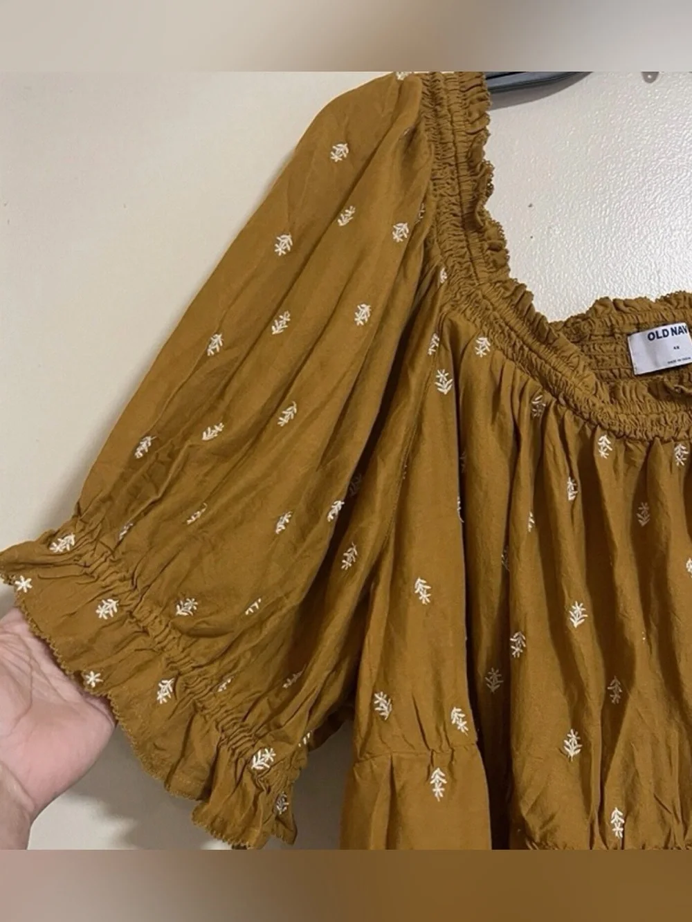 Old Navy Puff Sleeve Smocked Embroidered Babydoll Blouse Women’s Size 4X New